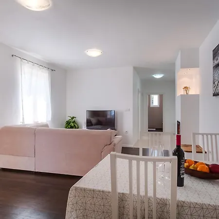 Mirna Apartment Nerezine