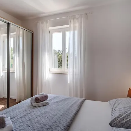 Mirna Apartment *